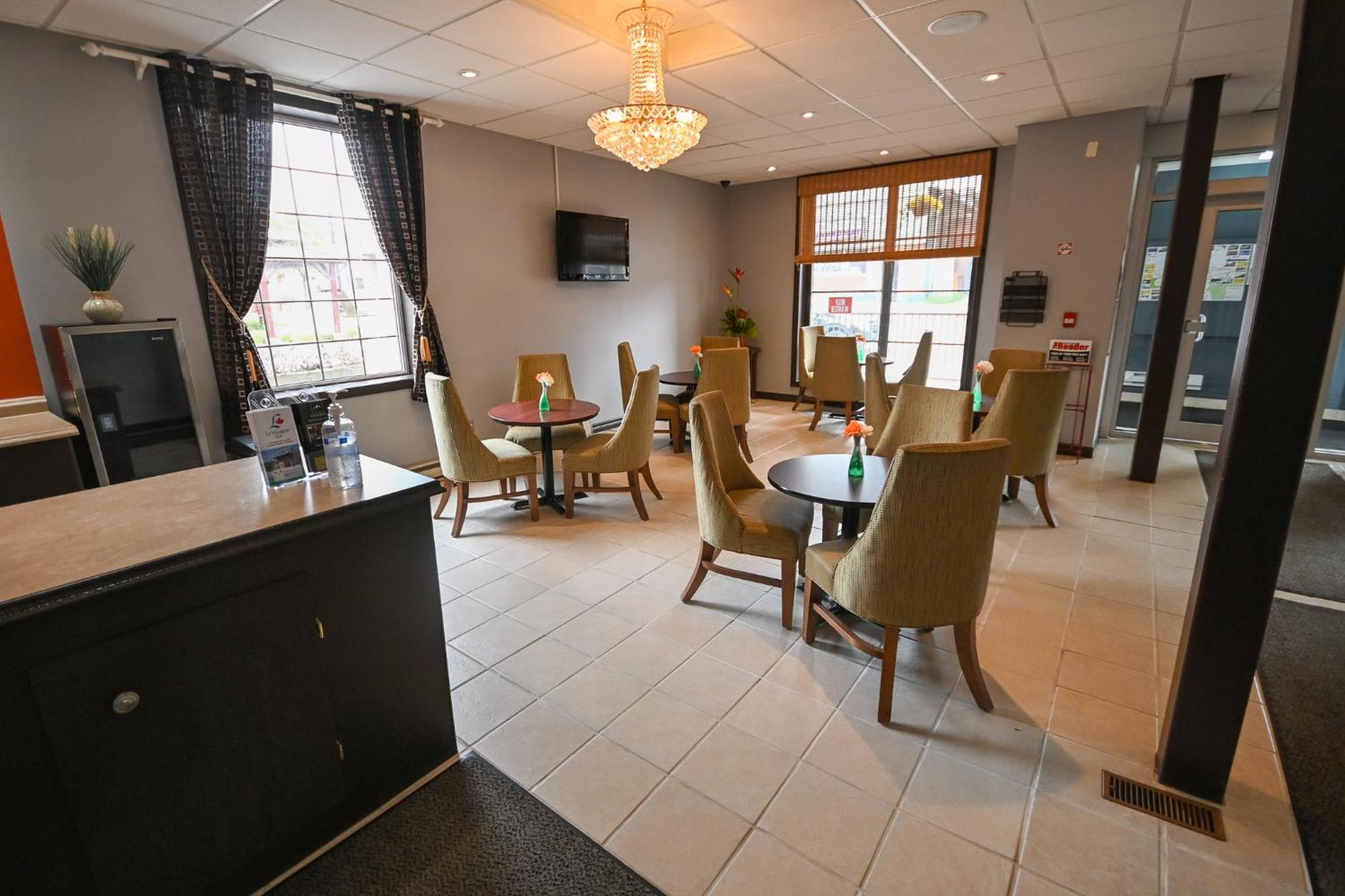 Le Voyageur Inn Mattawa Eksteriør billede